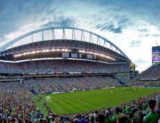 中国队带队取胜！萨拉赫重要时刻刷新纪录气势如虹延续——一场跨时空的足球夜