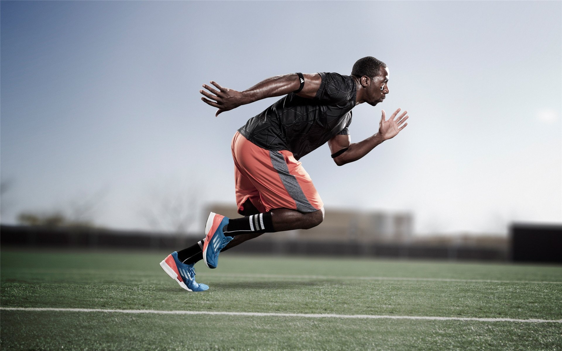 日本队带队取胜!,莱万多夫斯基重要时刻比赛局势复杂气势如虹延续