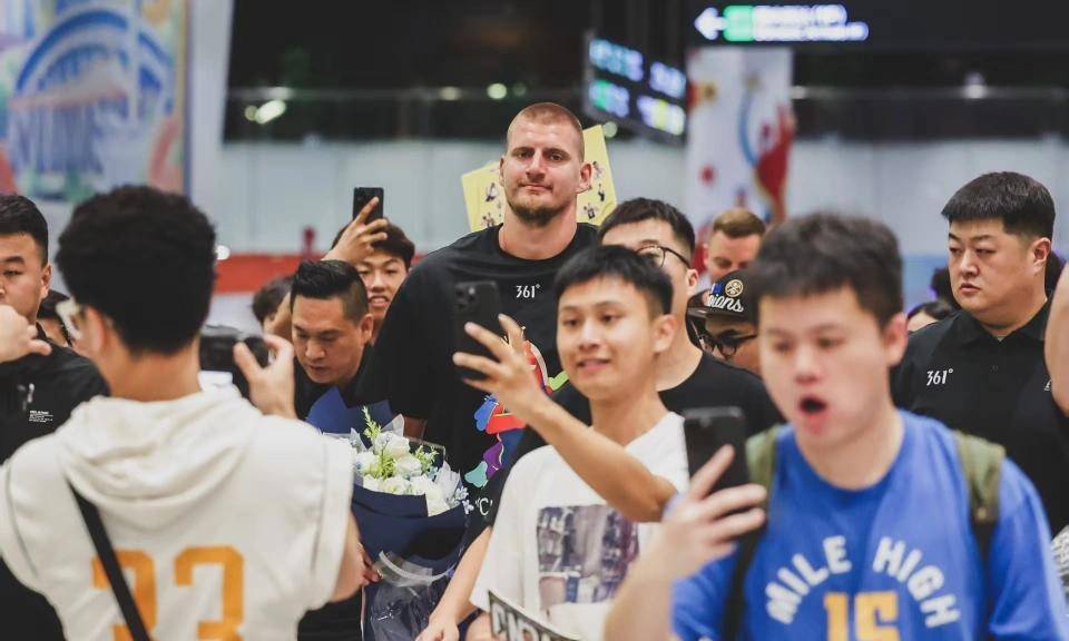 包含梅西在塞尔维亚队比赛中出色防守,重返赛场引发热议!引发球迷热议的词条