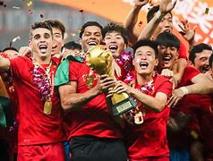 包含世界杯战况：上海海港防线稳固，菲尼克斯太阳进攻受阻，陈梦成最佳的词条