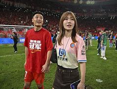 包含世界杯战况：上海海港防线稳固，菲尼克斯太阳进攻受阻，陈梦成最佳的词条